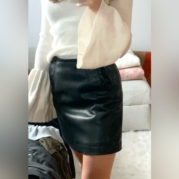 HM Faux Leather Black Mini Skirt Size 2 - Picture 2 of 6